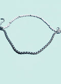 Bracciale "Stone & Link" – Contrasto materico tra catena a maglia box e pietre naturali (Howlite)